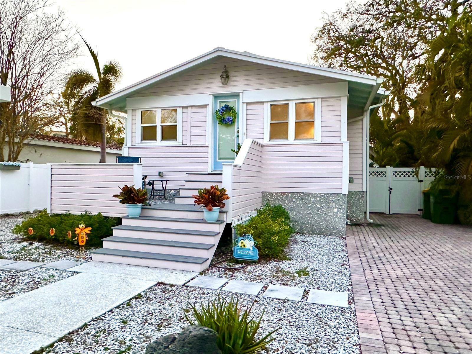 652 Ohio Place  Sarasota FL 34236 photo