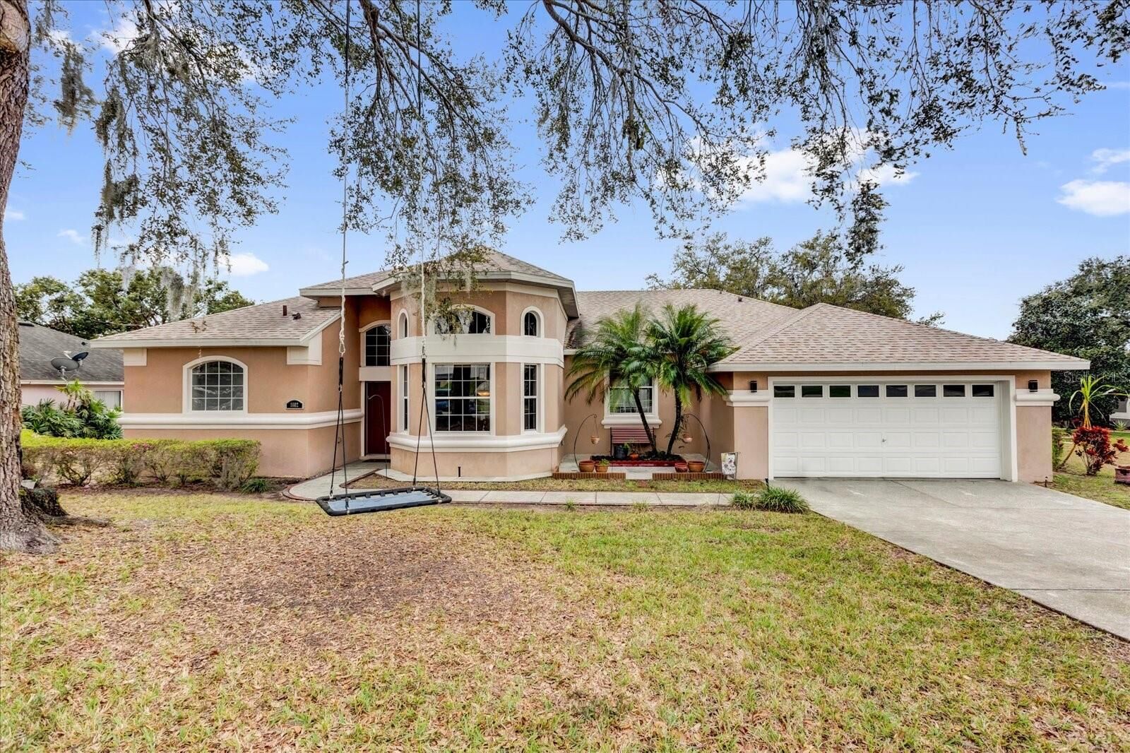 Property Photo: 1602 Oak Hollow Road FL 34711