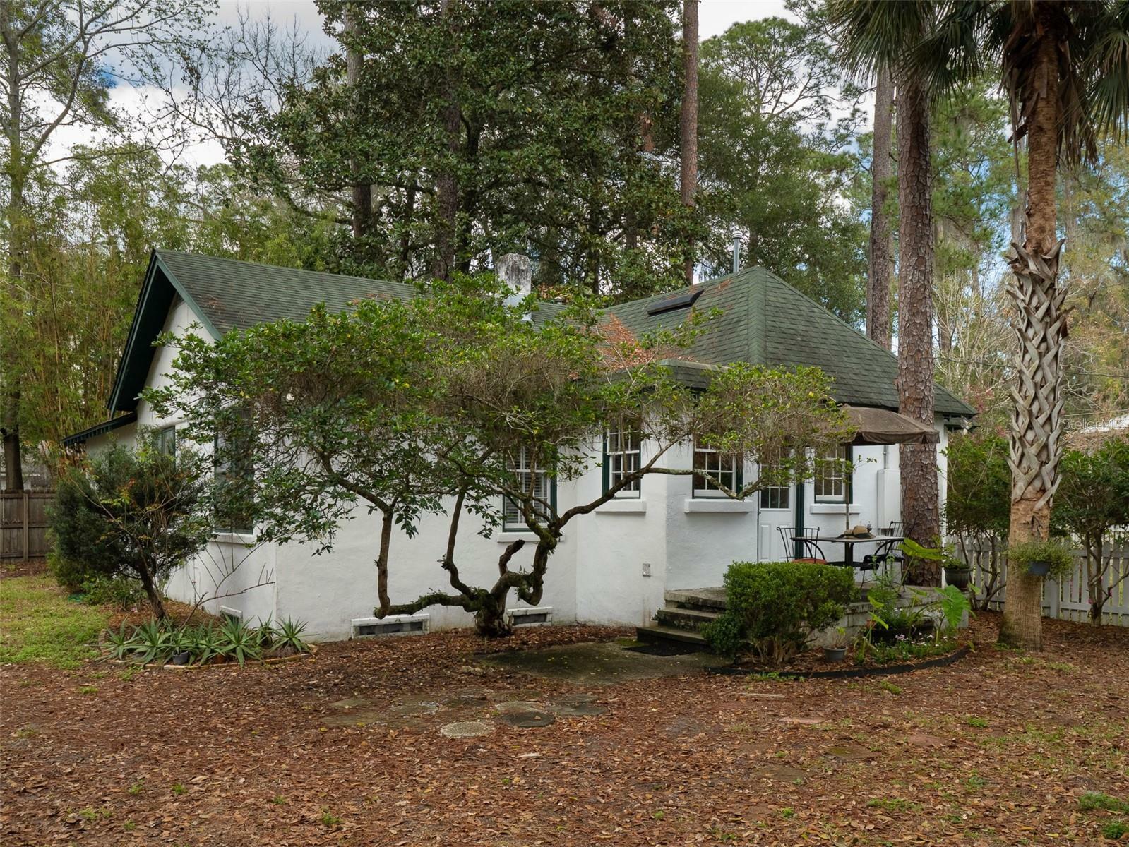 Property Photo: 716 NE 7th Street FL 32601