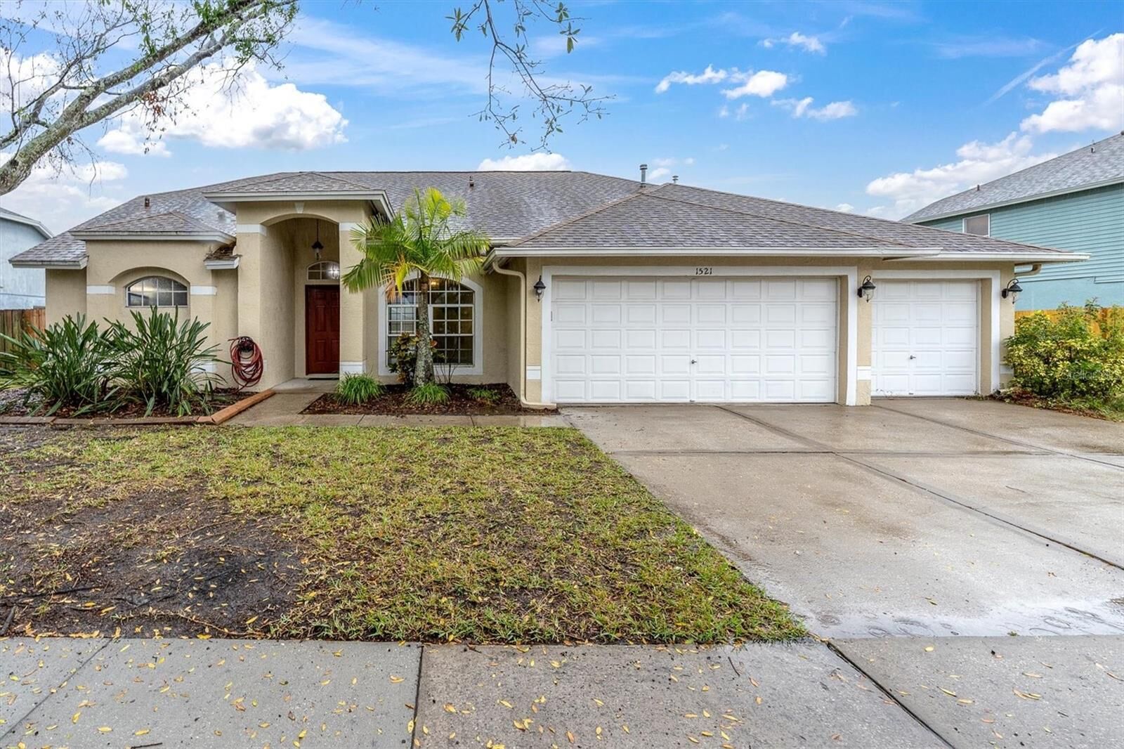 Property Photo:  1521 Ledgestone Drive  FL 33511 