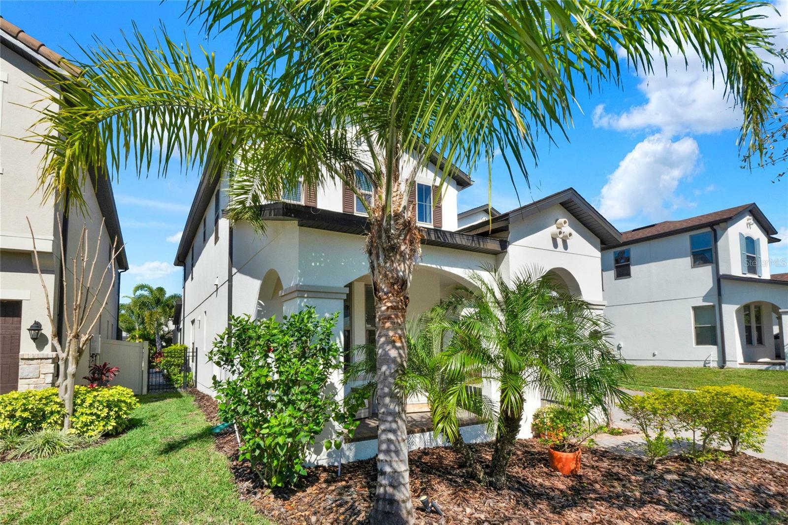 Property Photo: 8330 Vivaro Isle Way FL 34786