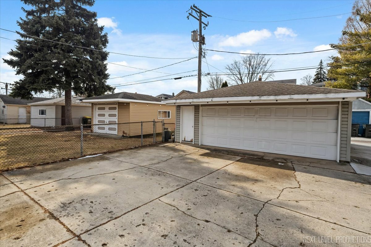 Property Photo:  2624 Hessing Street  IL 60171 