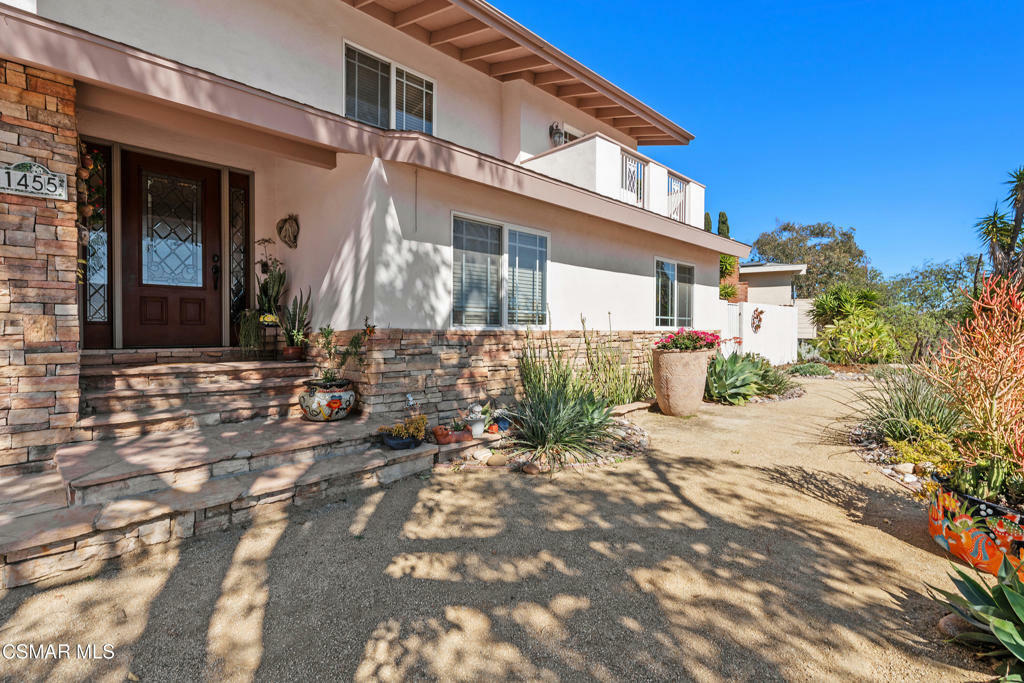 Property Photo: 1455 Calle Colina CA 91360