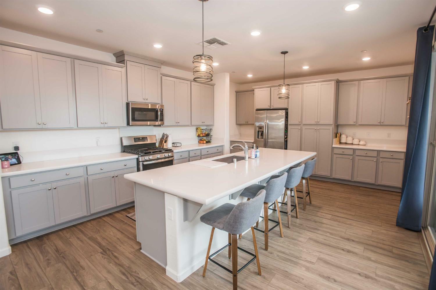 Property Photo: 9185 Buckeye Way CA 95829
