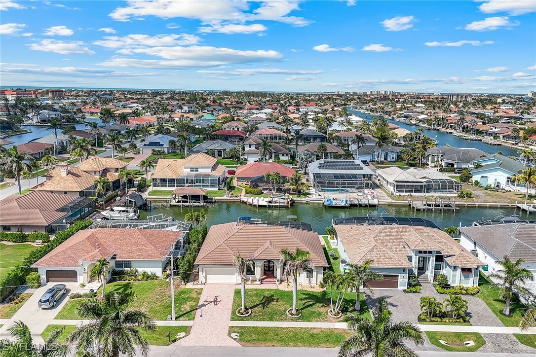 Property Photo: 920 Ruby Court FL 34145