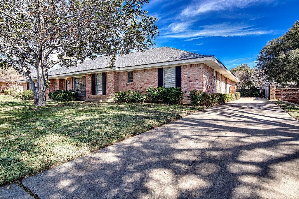 Property Photo: 6717 Del Prado Avenue TX 76133