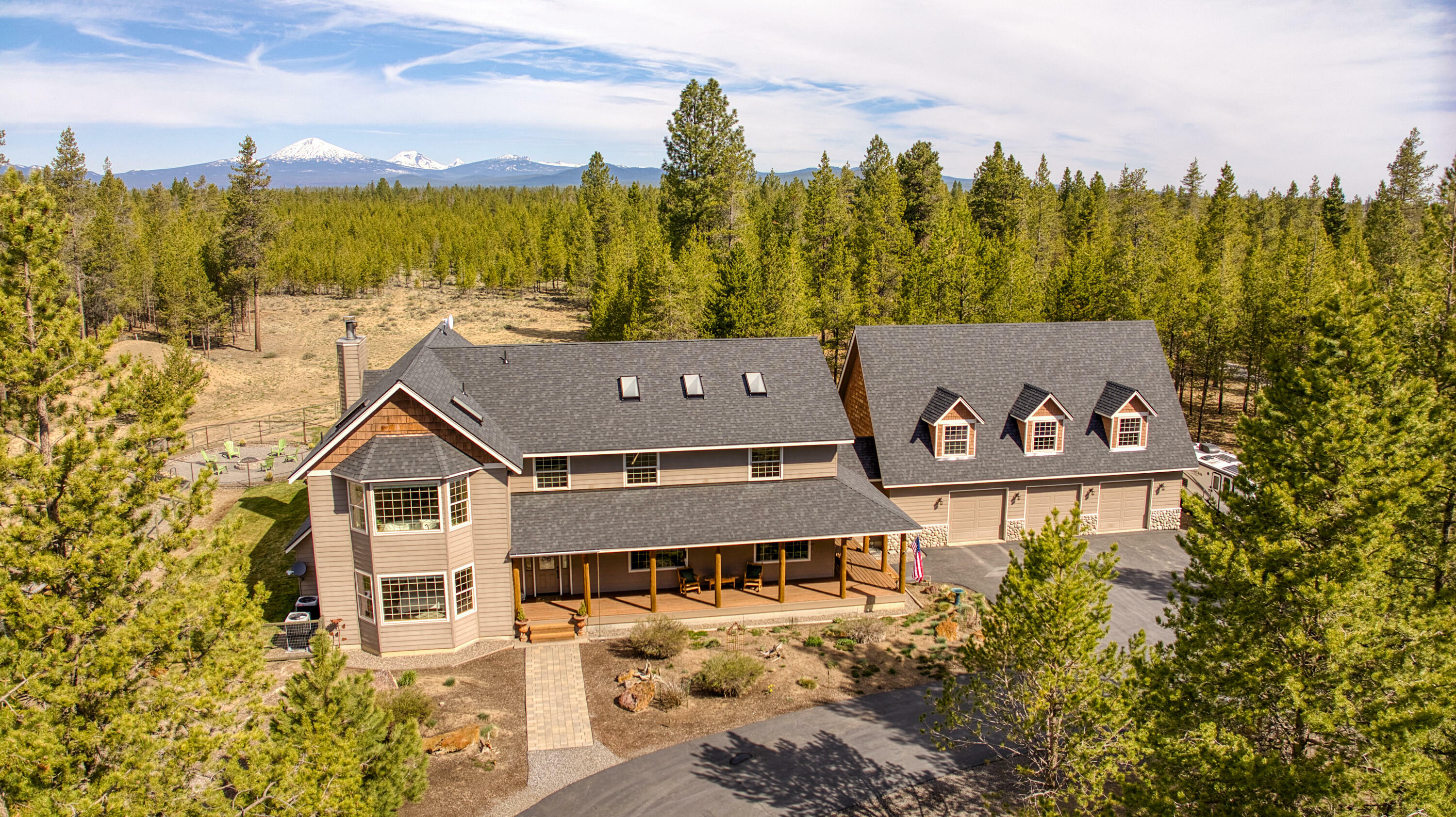 Property Photo: 16905 Pleasant View Court OR 97707