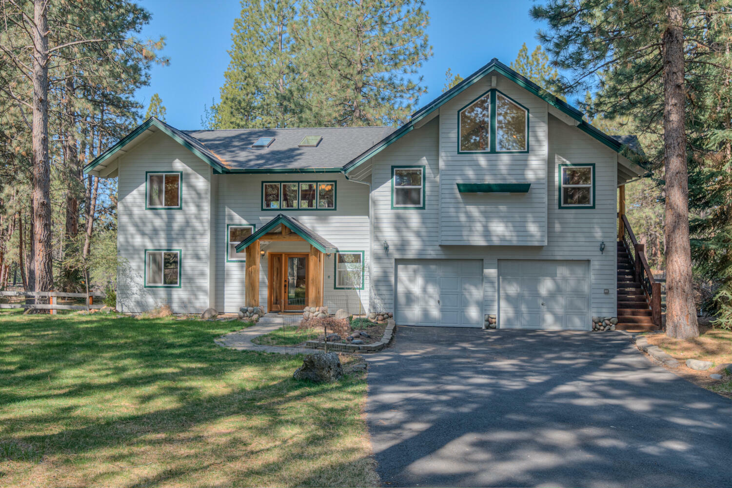Property Photo: 18642 River Woods Drive SW OR 97702
