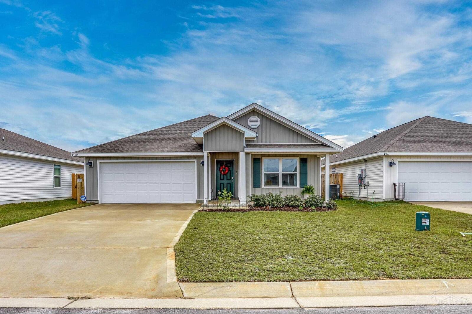 Property Photo:  4390 Redbay Ct  FL 32571 