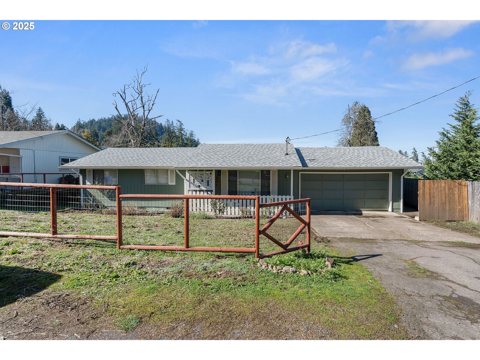 Property Photo:  220 S 70th St  OR 97478 