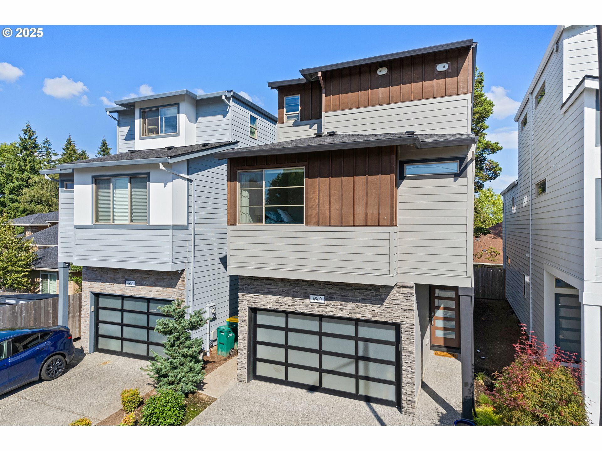 Property Photo:  4960 SW Rossi Ter  OR 97005 