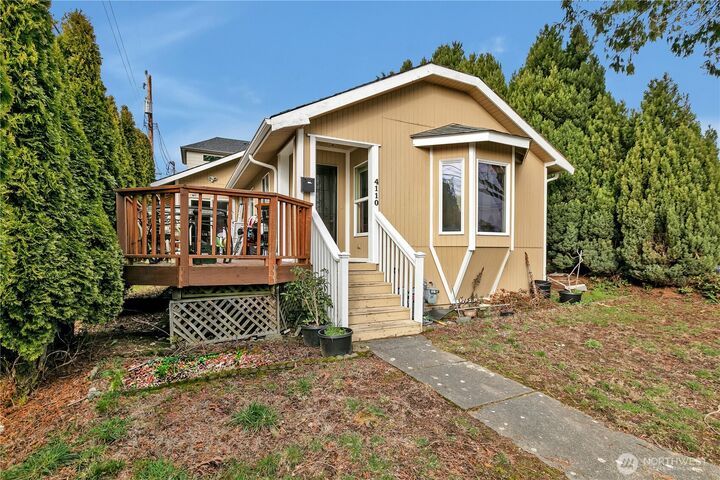 Property Photo: 4110 SW Raymond Street WA 98136