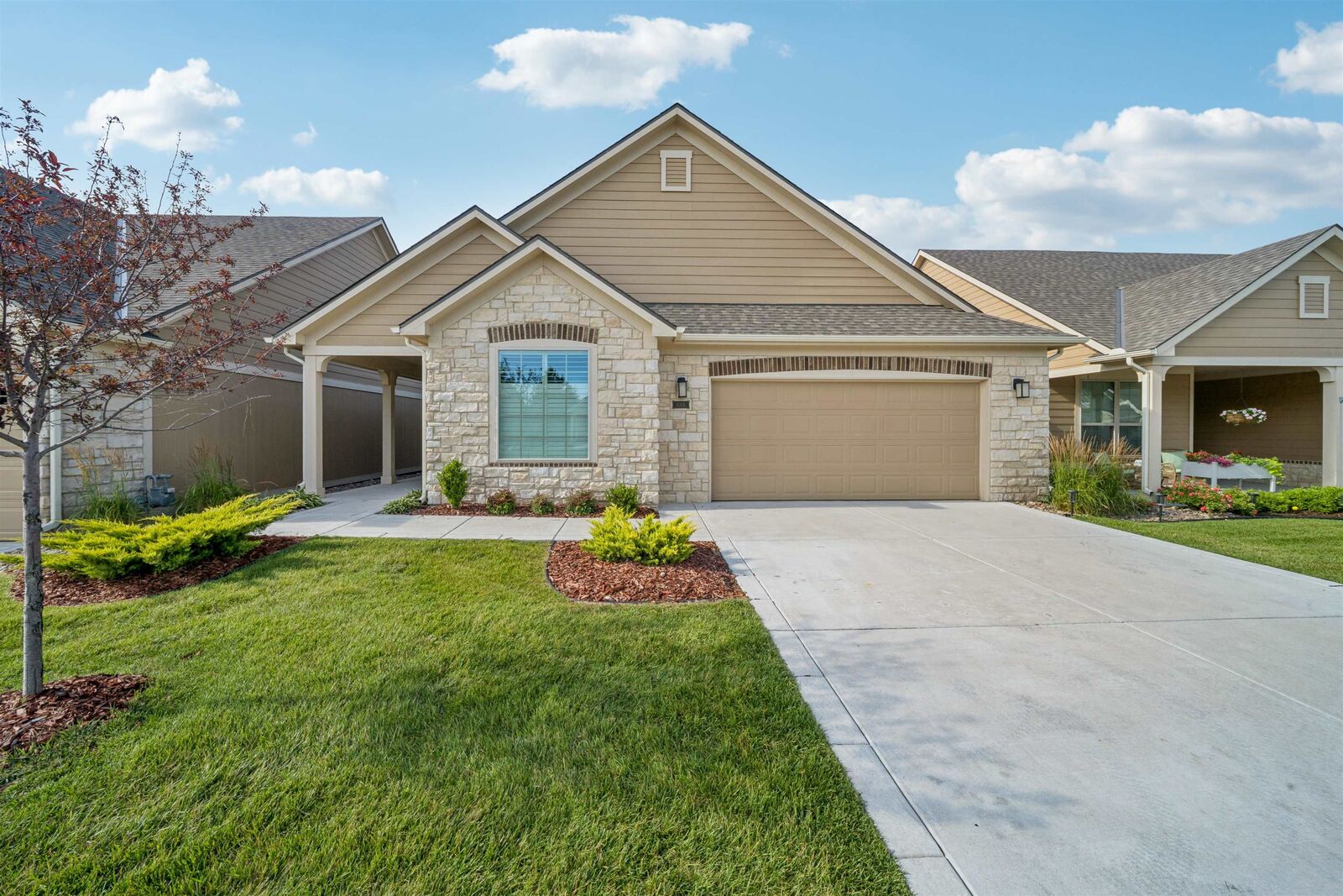 Property Photo:  1055 E Waters Edge St  KS 67037 