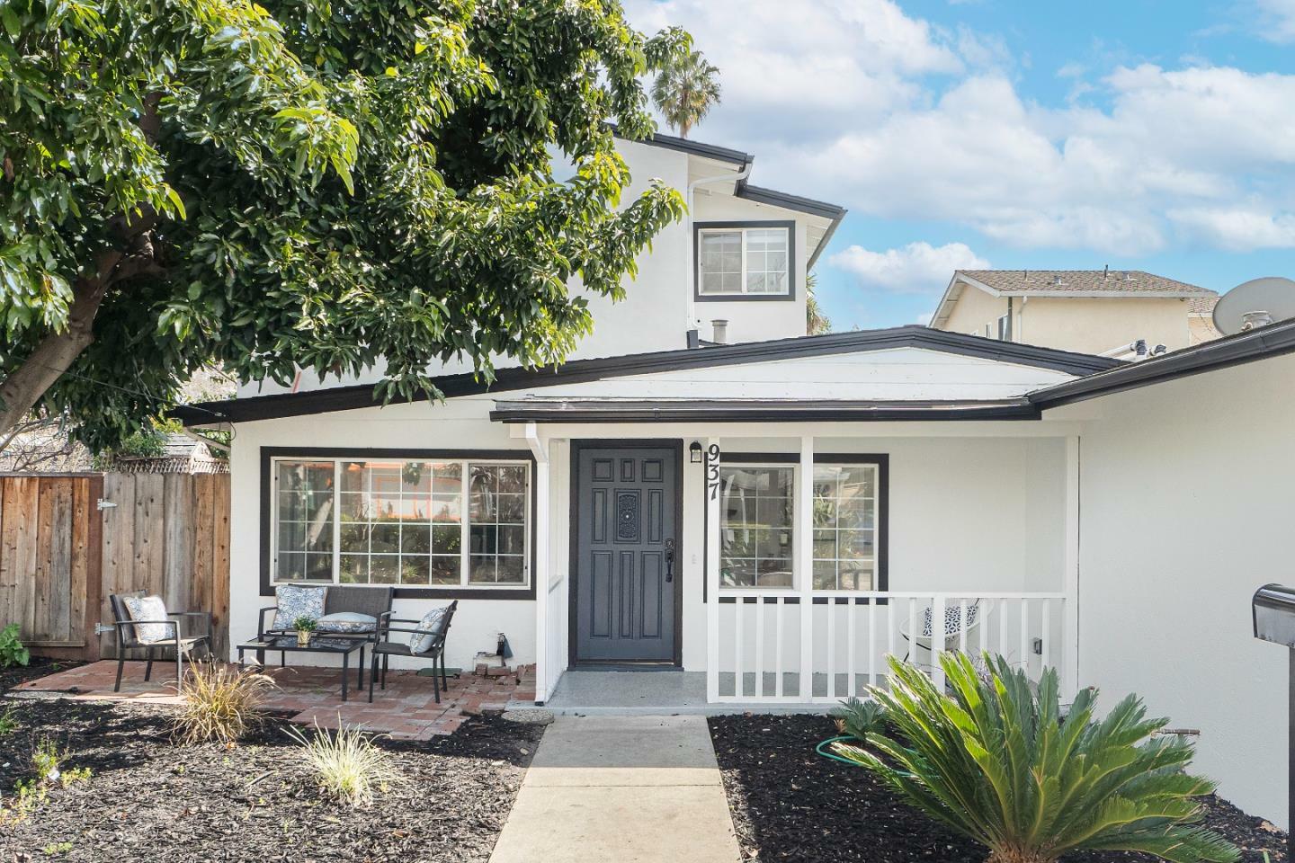 Property Photo:  937 Farley Street  CA 94043 