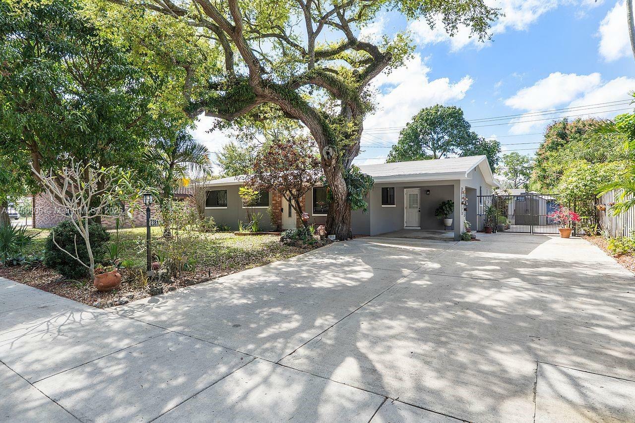 Property Photo: 2381 SW 34th Ave FL 33312