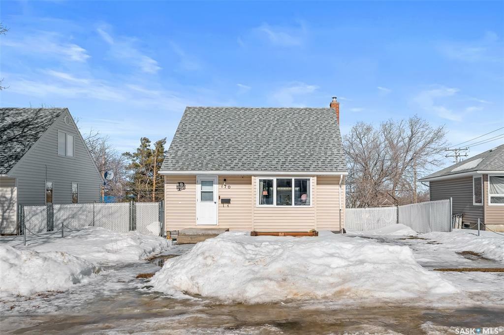 Property Photo:  170 Iroquois Street E  SK S6H 4T2 