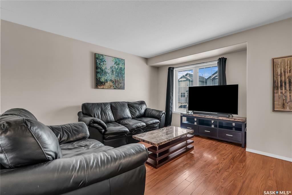 Property Photo:  427 Rutherford Crescent  SK S7N 4X7 