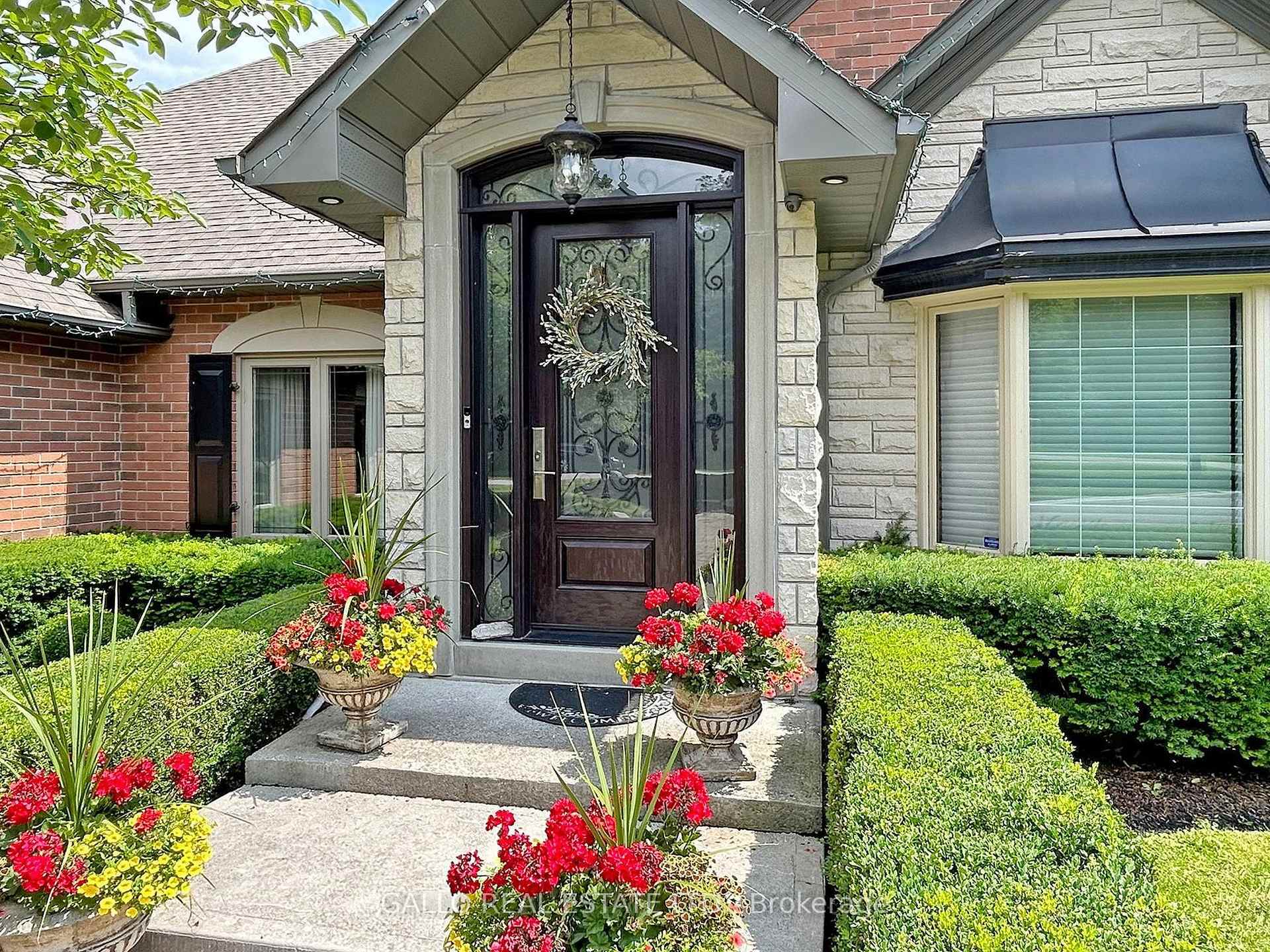 Property Photo: 56 Offord Cres ON L4G 0K5