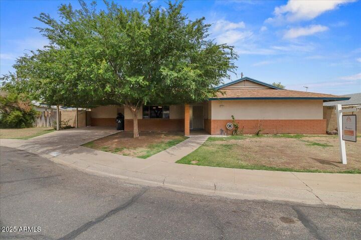 Property Photo: 6707 N 42nd Avenue AZ 85019