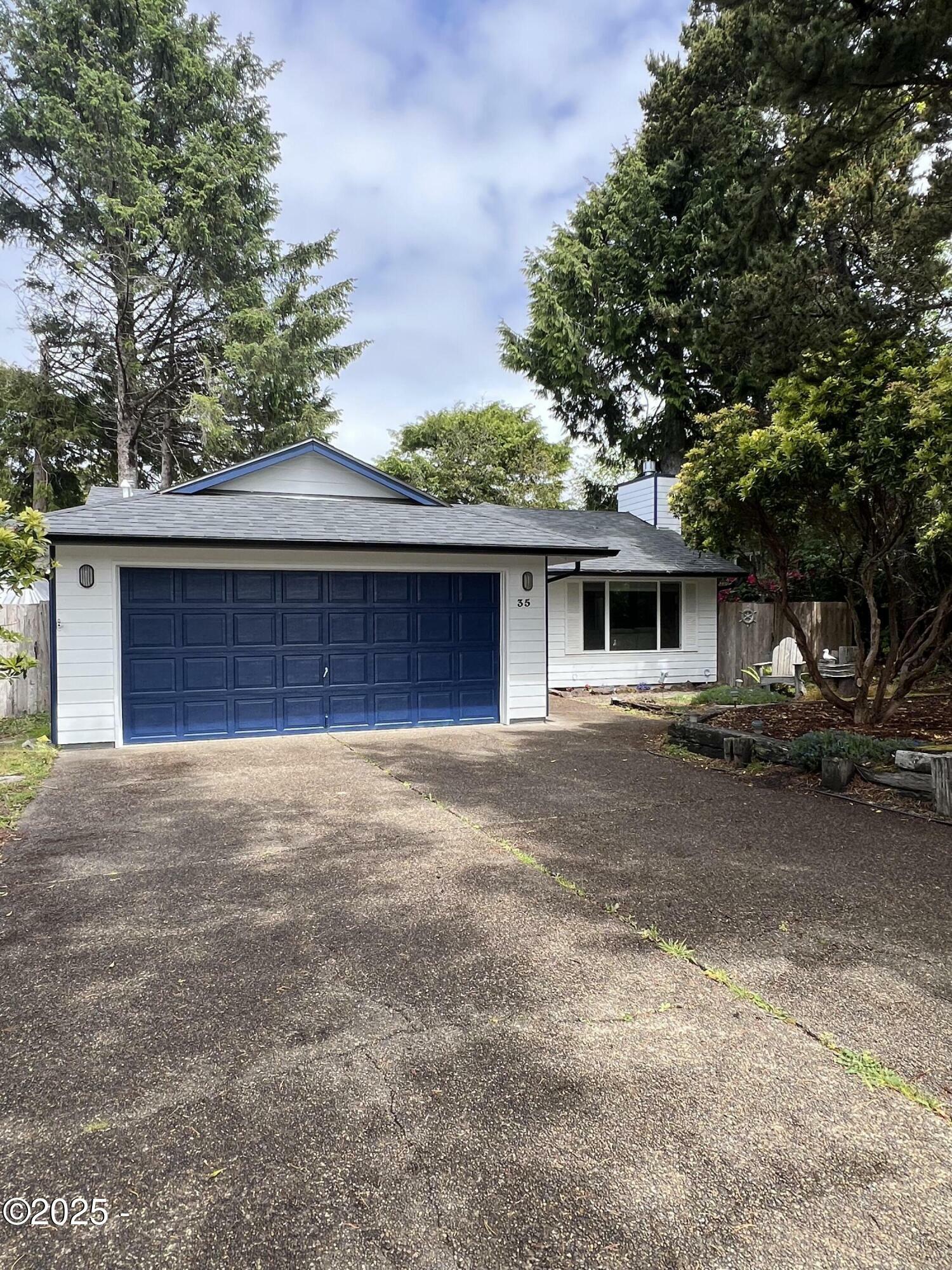 Property Photo: 35 Pacific Street OR 97341