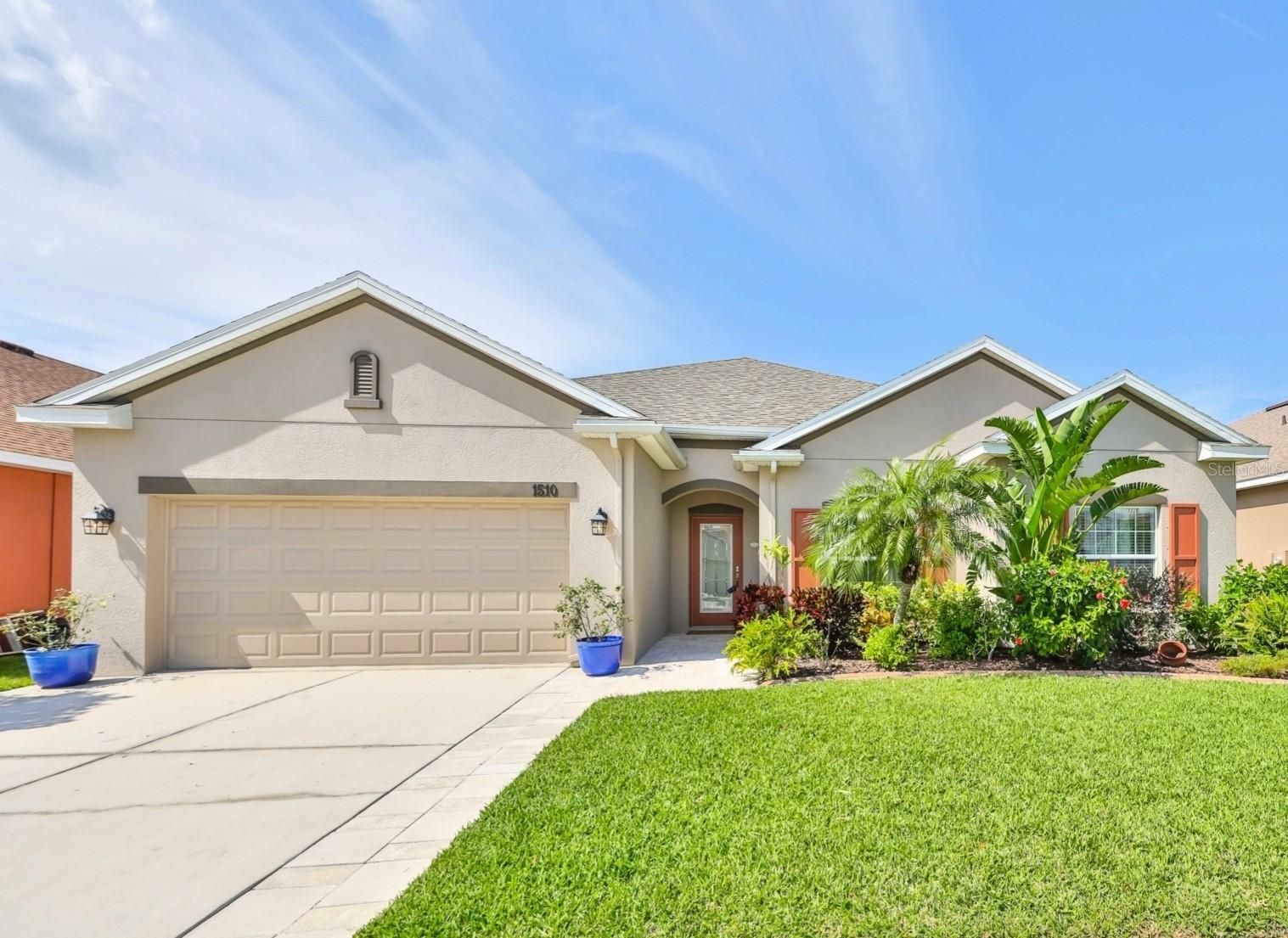 Property Photo:  1510 Yale Castle Court  FL 33570 