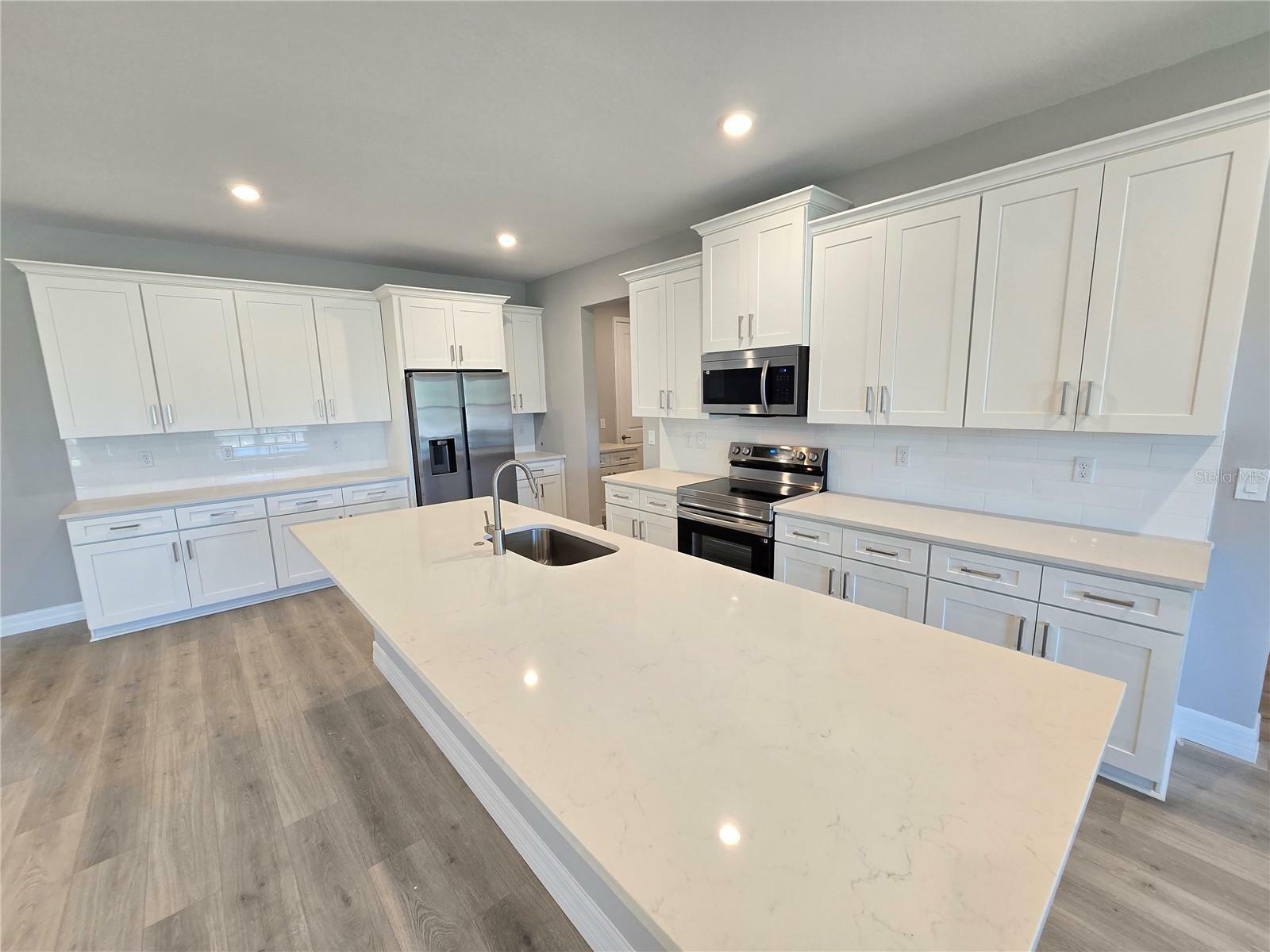 Property Photo: 814 E Bismark Street FL 34442