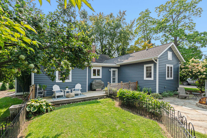 Property Photo:  810 Allegan Street  MI 49453 