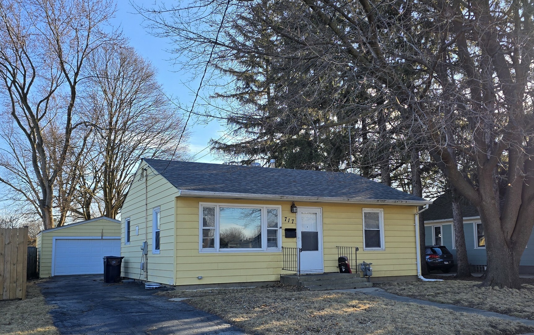 Property Photo: 717 Bluff City Boulevard IL 60120