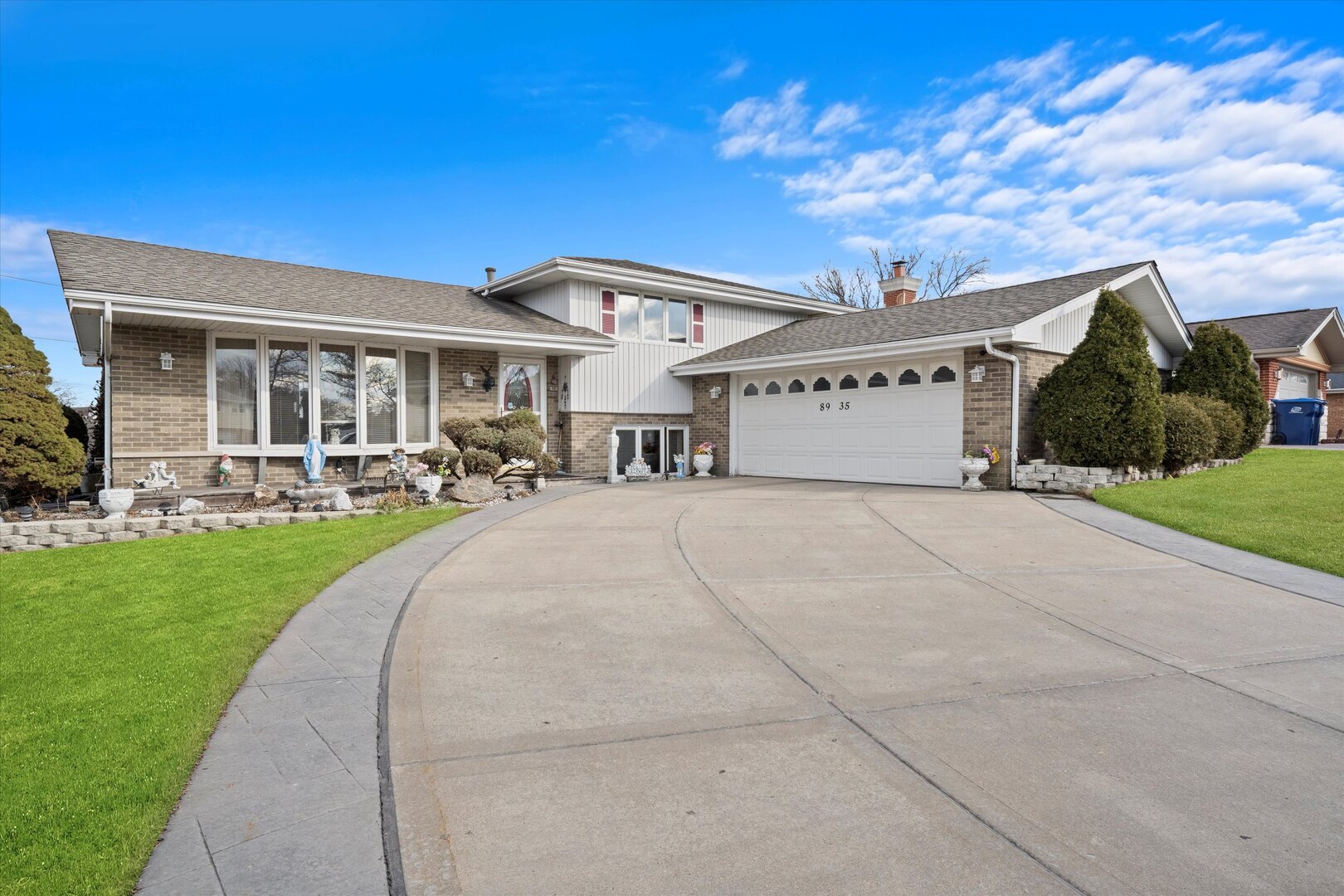 Property Photo: 8935 S 81st Avenue IL 60457