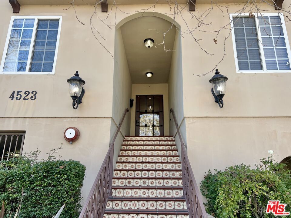 Property Photo: 4523 Woodman Avenue CA 91423