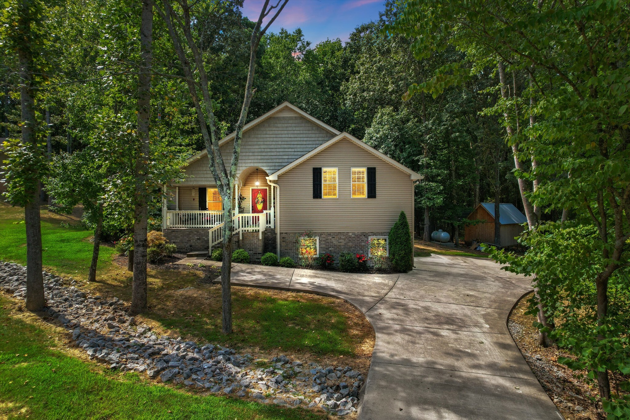 Property Photo: 1021 Goldfinch Trl TN 37148