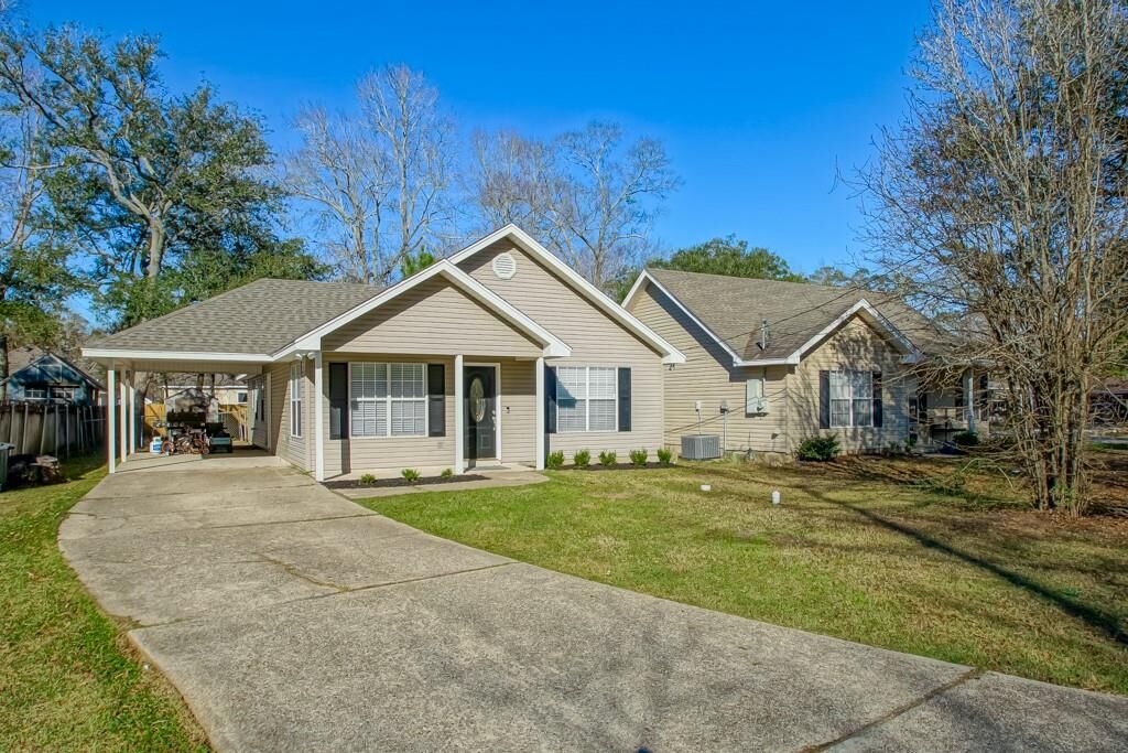 Property Photo:  2304 Pelican Street  LA 70460 