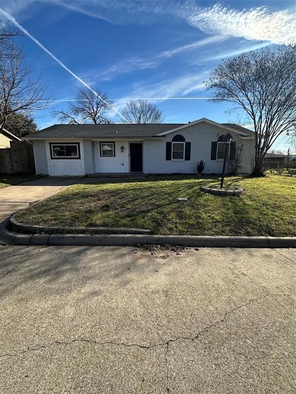 Property Photo:  2446 Lakeshore Drive  TX 75051 