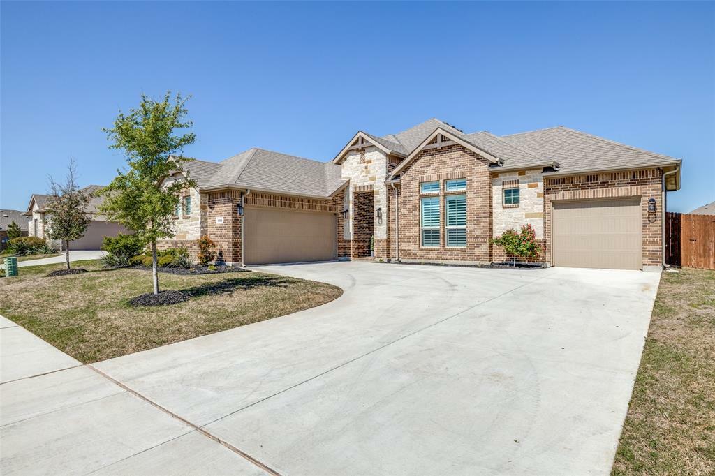 Property Photo: 3552 Walnut Ridge Drive TX 76065