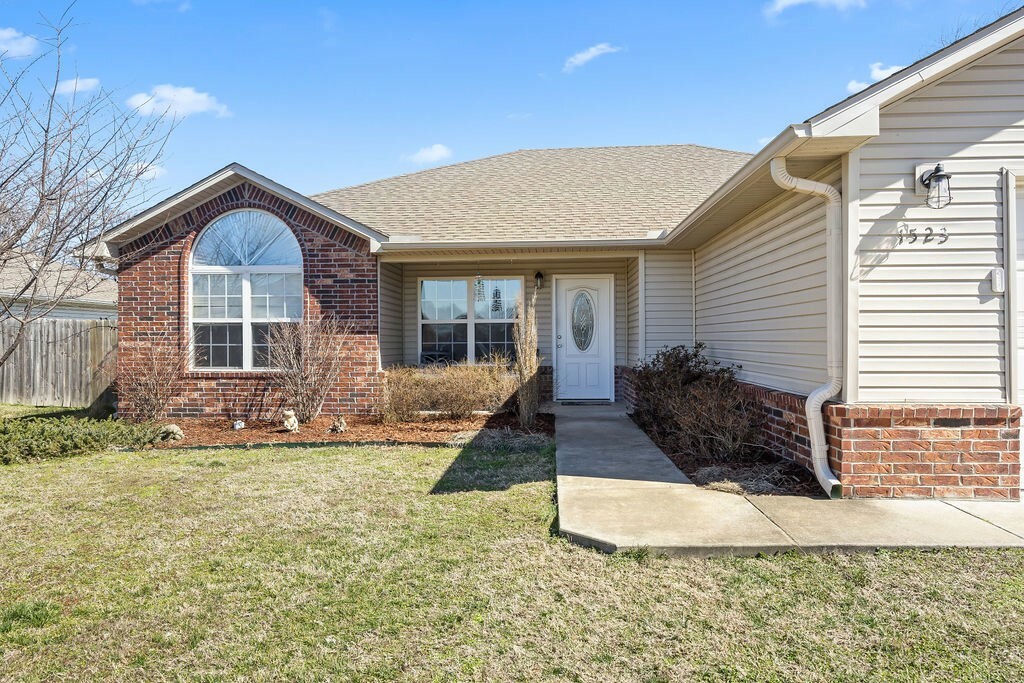 Property Photo:  1523 William Court  AR 72761 