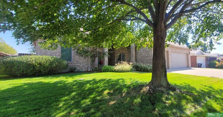 Property Photo:  819 S Country Club Avenue  NE 68467 