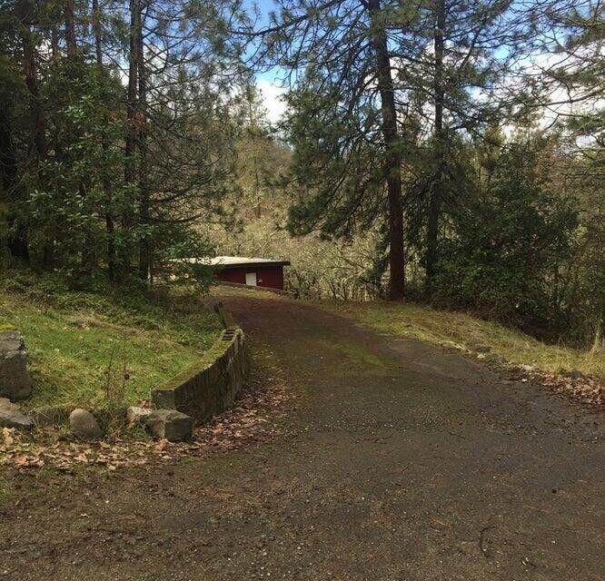 Property Photo:  1750 Apache Drive  OR 97501 
