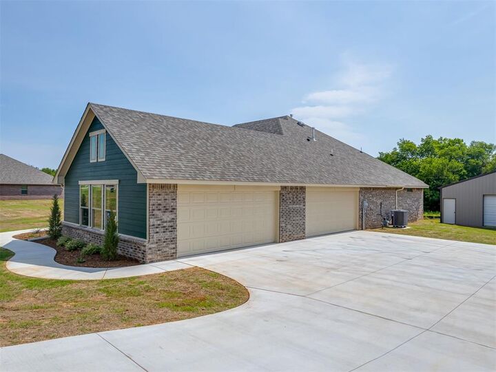 Property Photo:  10200 Gentry Crossing  OK 73169 