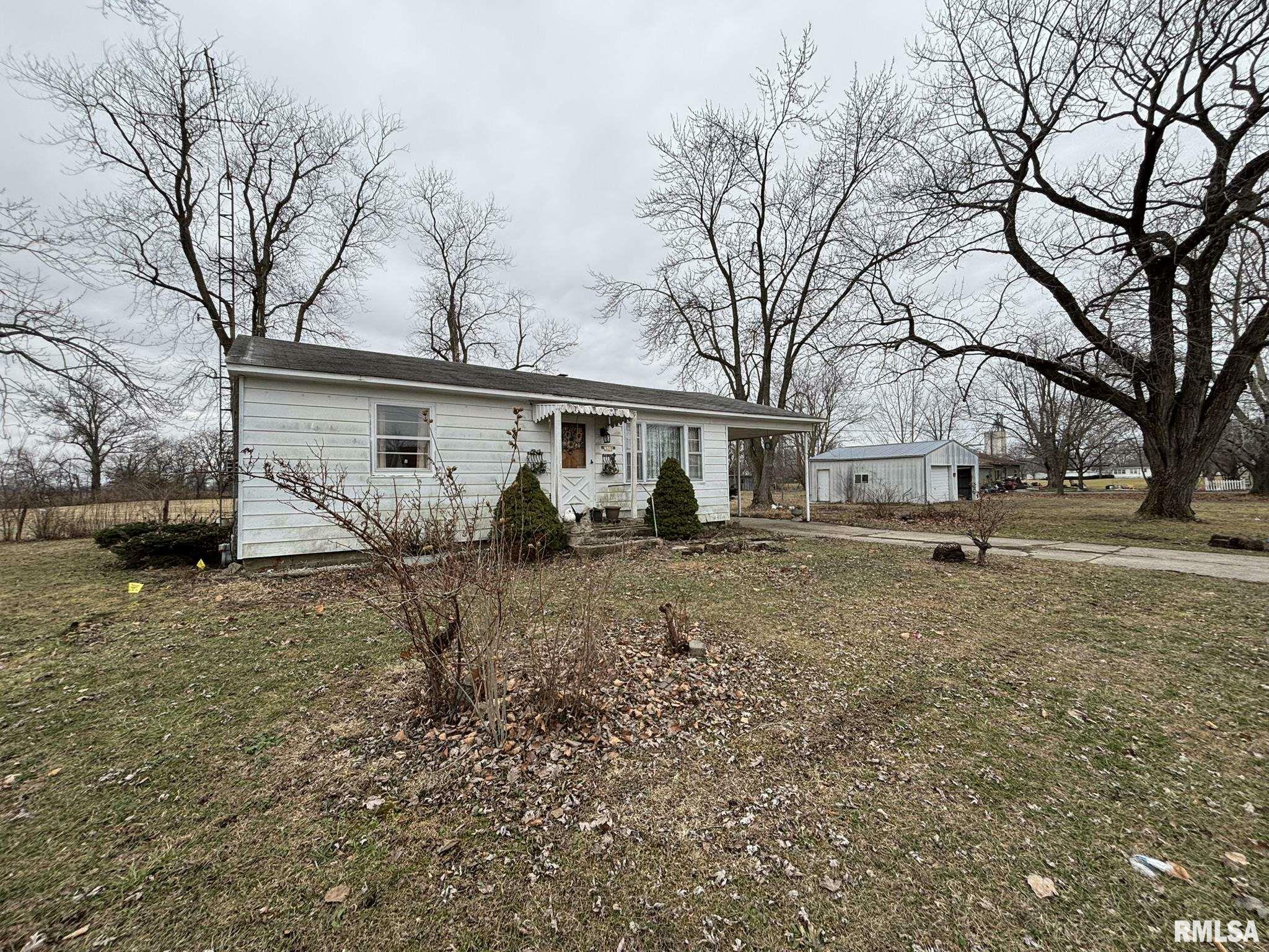 Property Photo: 309 E Clinton Street IL 62875