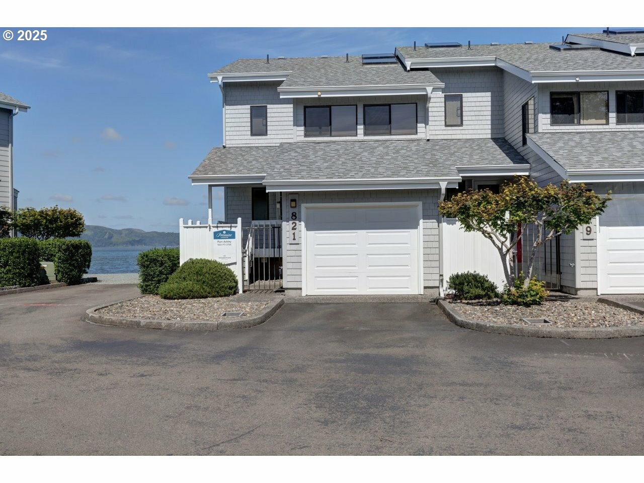 Property Photo:  821 5th Ave  OR 97121 
