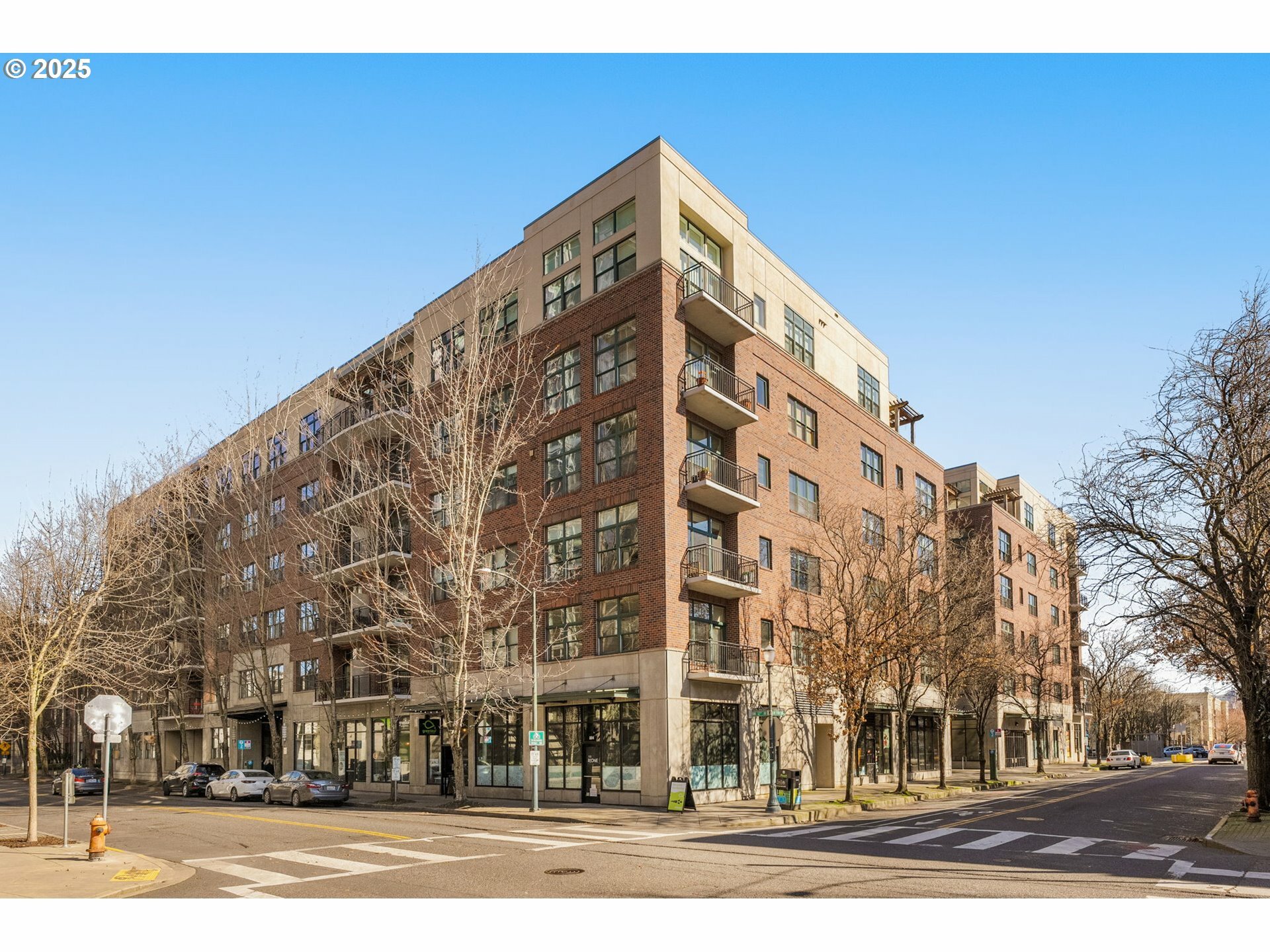 Property Photo: 820 NW 12th Ave 610 OR 97209