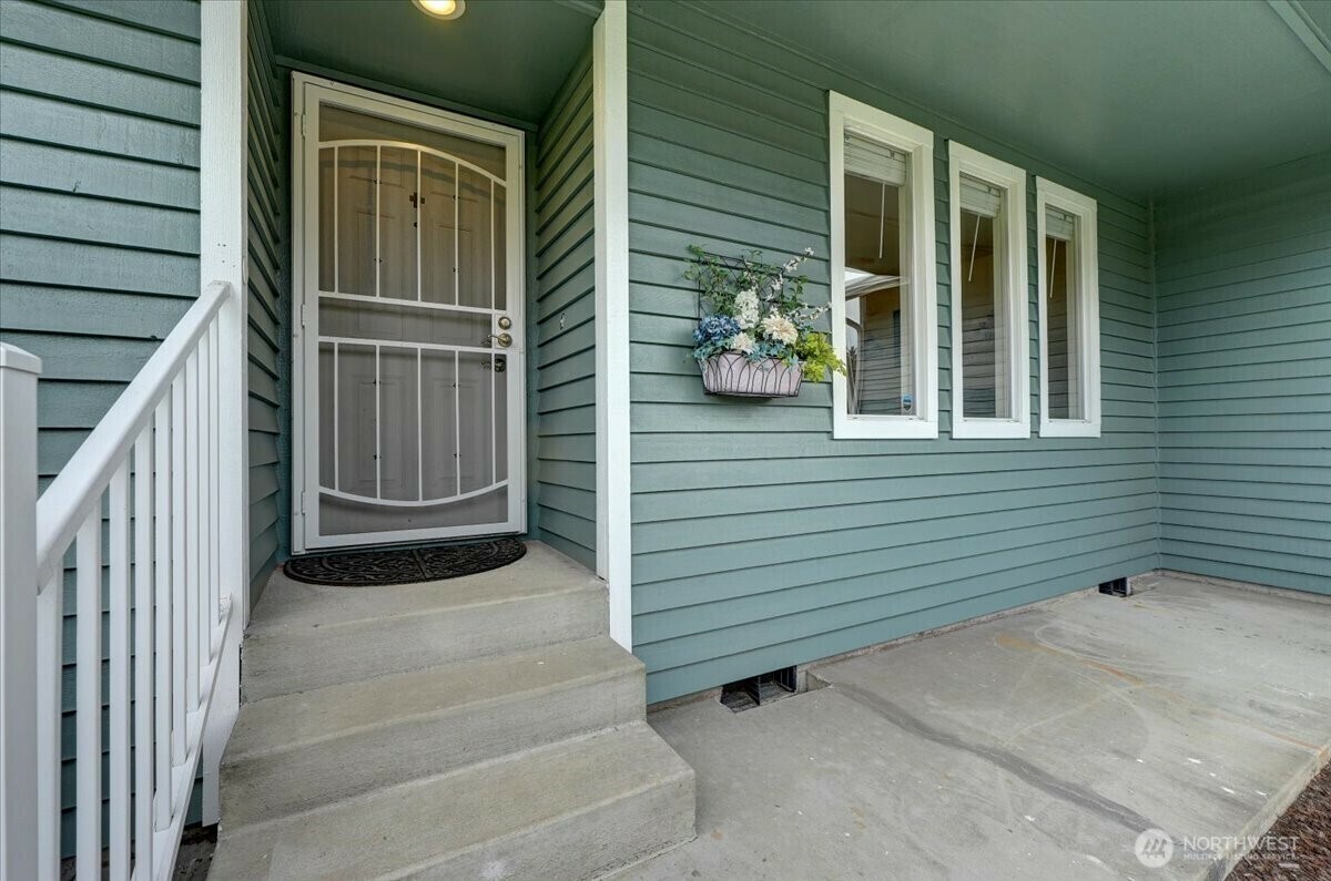 Property Photo: 11620 207th Avenue E WA 98391