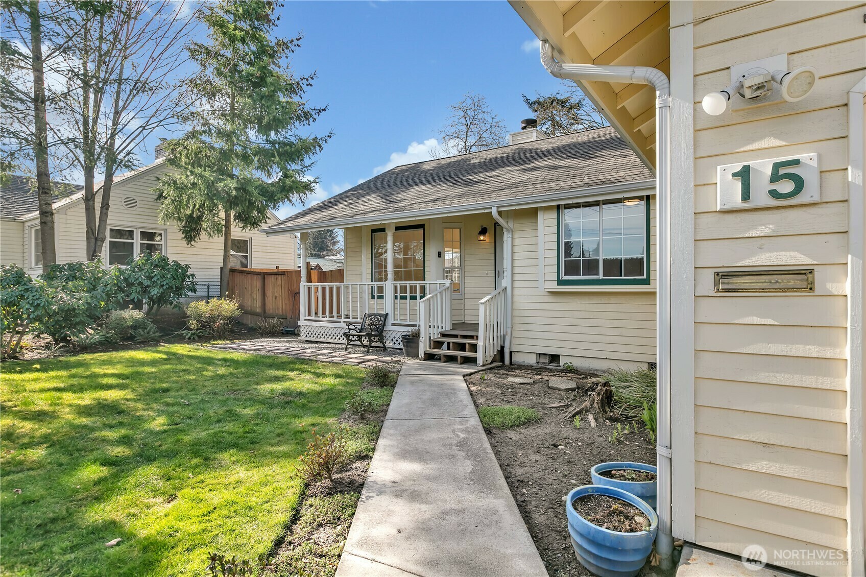 Property Photo: 15 R Street SE WA 98002