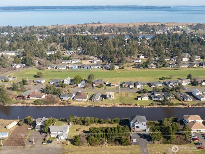 568  Point Brown Avenue NE  Ocean Shores WA 98569 photo