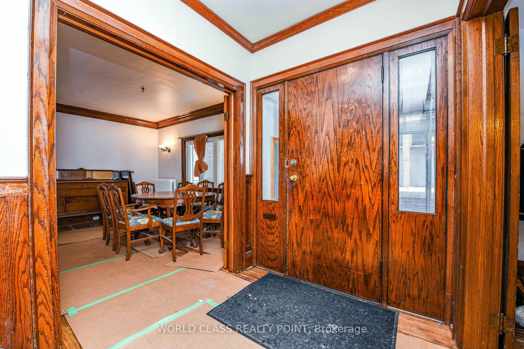Property Photo: 18 Glendale Ave ON M6R 2S7