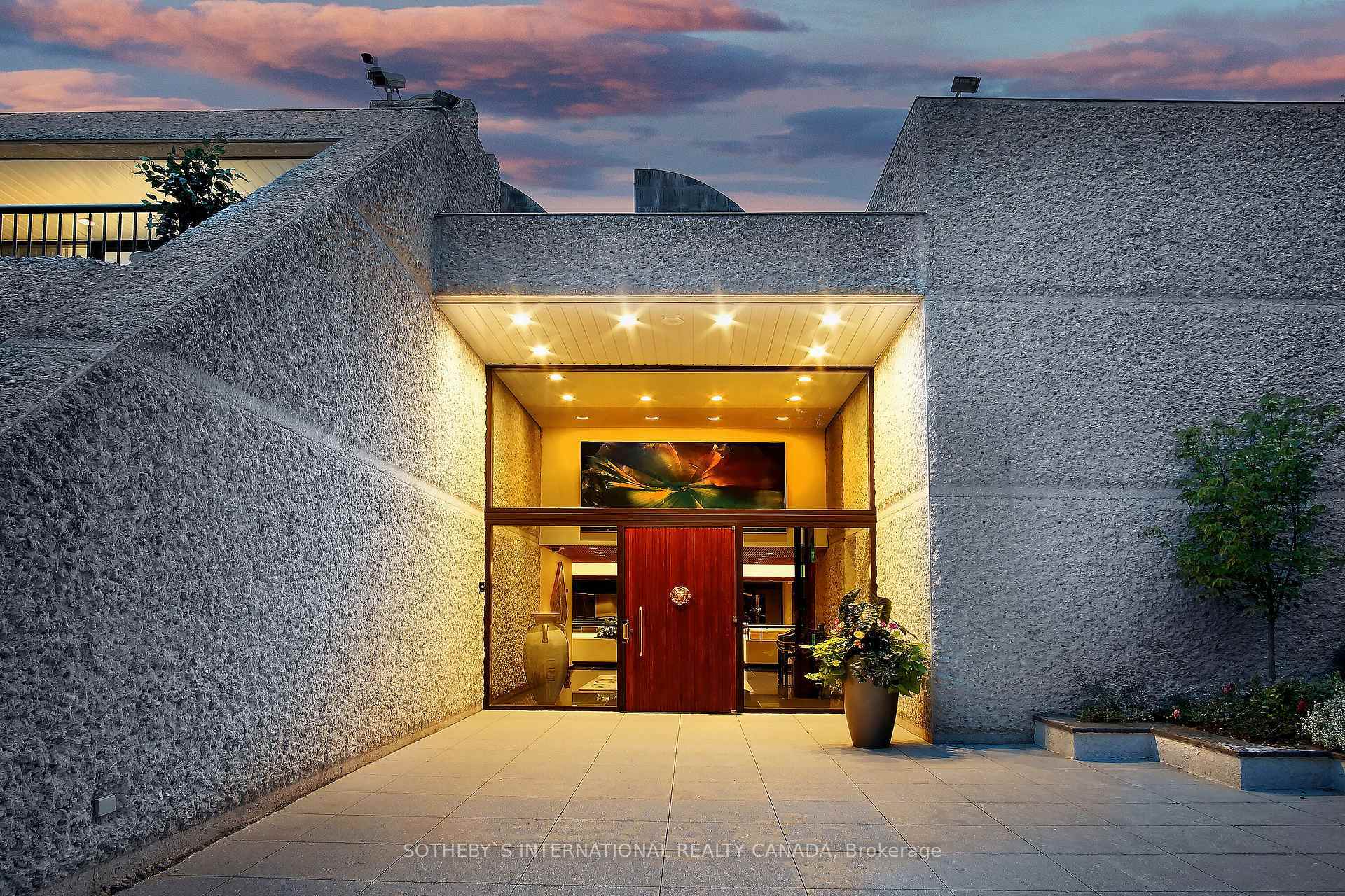 Property Photo: 30 High Point Rd ON M3C 2R3