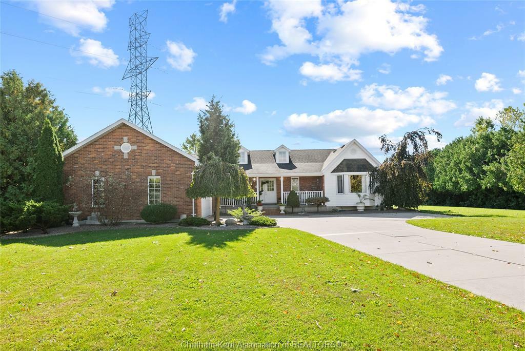 Photo de la propriété:  21640 Pinehurst Crescent  ON N7M 5J3 