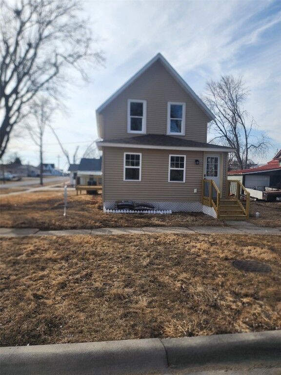 Property Photo: 1502 6th Avenue IA 52208