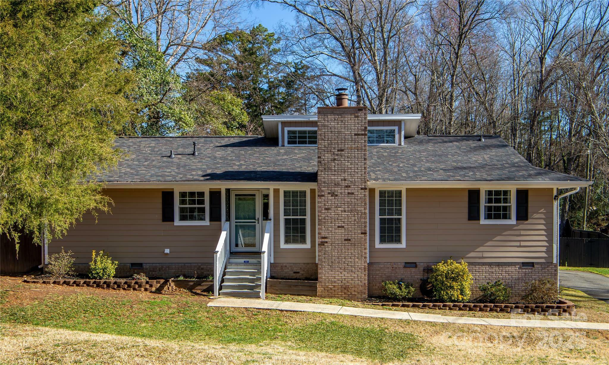 Property Photo: 5615 Starkwood Drive NC 28212