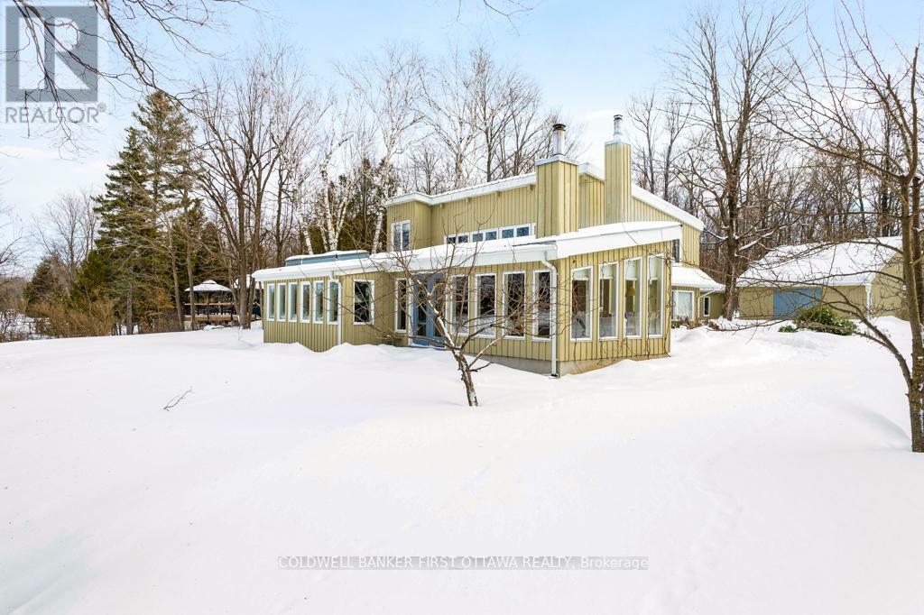 Property Photo:  150 Dewolfe Street  ON K7S 3G7 